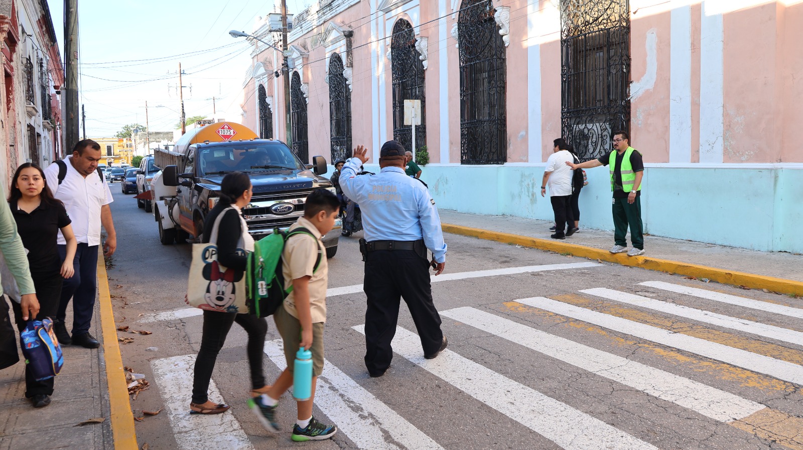 Policía de Mérida implementa operativo vial especial con motivo del regreso a clases.