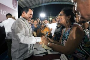 Gobernador Joaquín Díaz Mena atiende personalmente a vecinas y vecinos de El Roble Agrícola