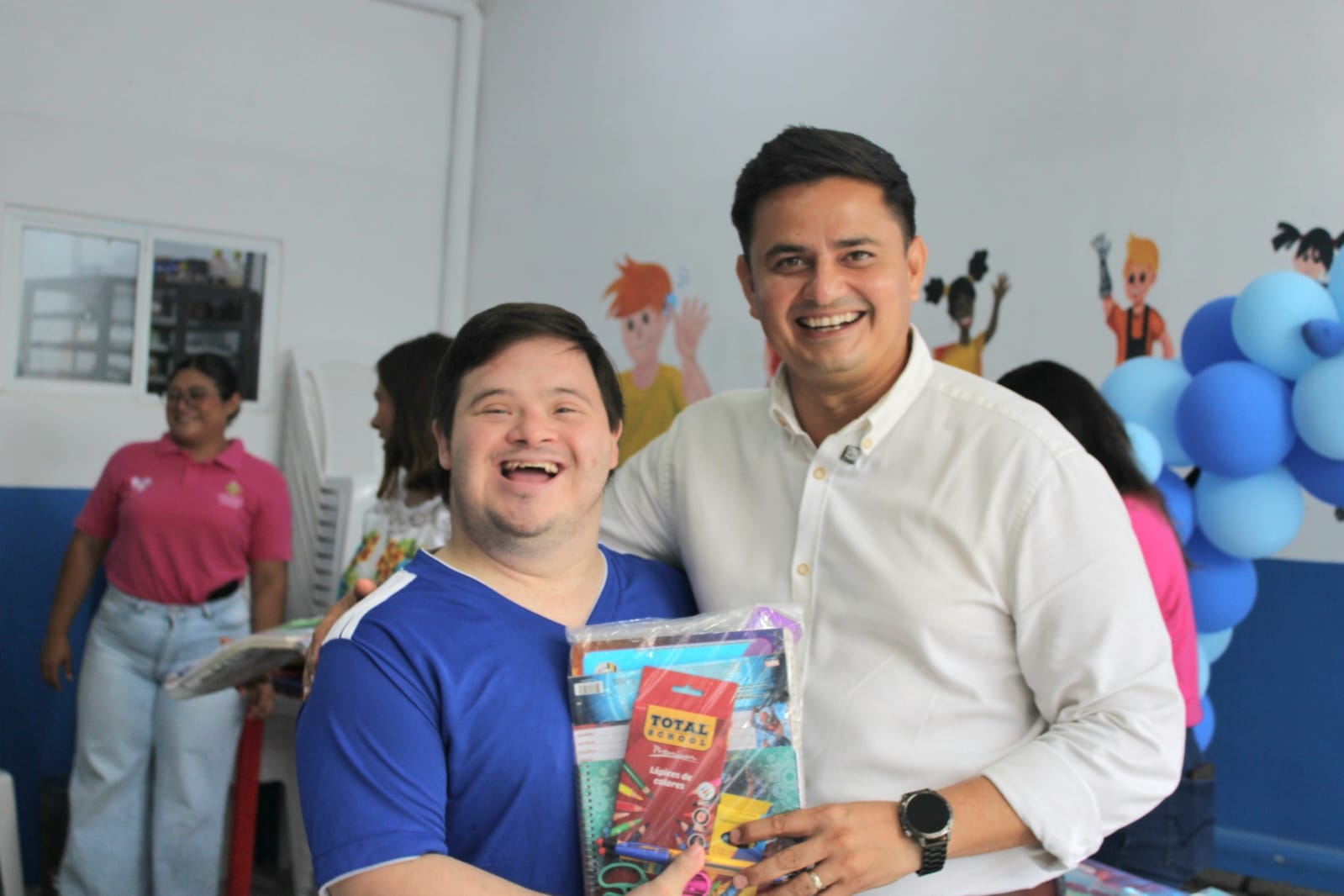 “Todos somos útiles” entrega paquetes escolares a comedores y asociaciones civiles de Mérida. “Todos somos útiles” entrega paquetes escolares a comedores y asociaciones civiles de Mérida.