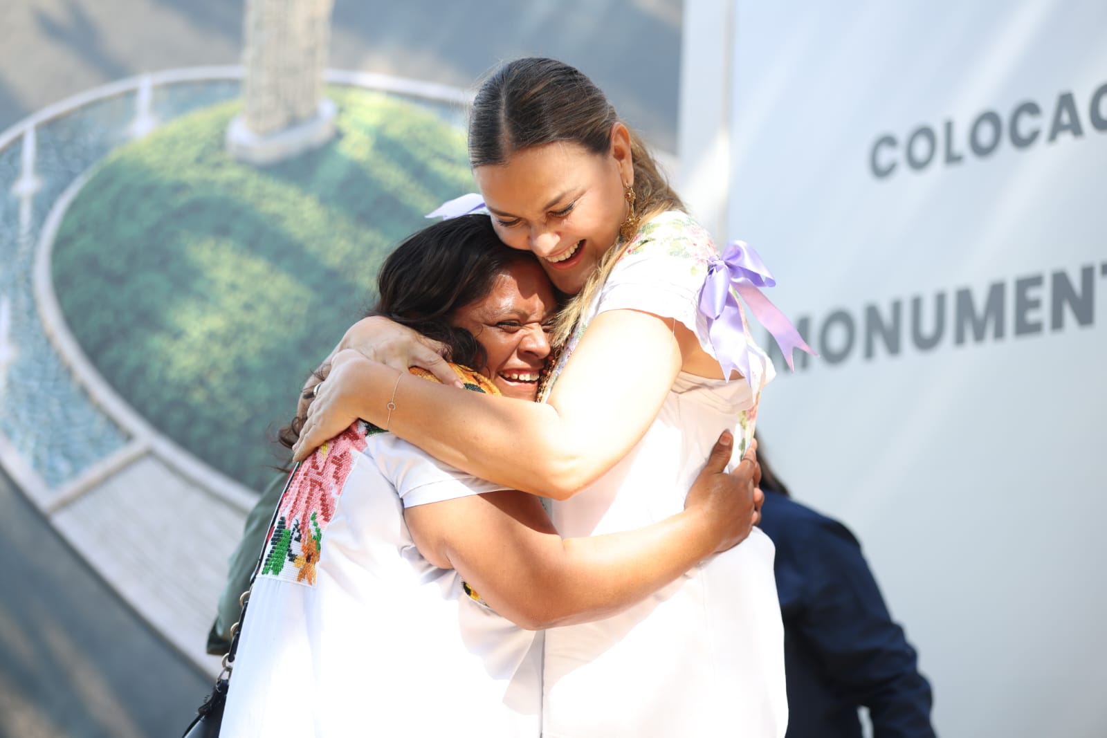 Coloca Cecilia Patrón la primera piedra de la réplica de la Estela Maya 18; “Nuestra raíz maya y la feminidad ocupan un lugar central en Mérida”. Coloca Cecilia Patrón la primera piedra de la réplica de la Estela Maya 18; “Nuestra raíz maya y la feminidad ocupan un lugar central en Mérida”.