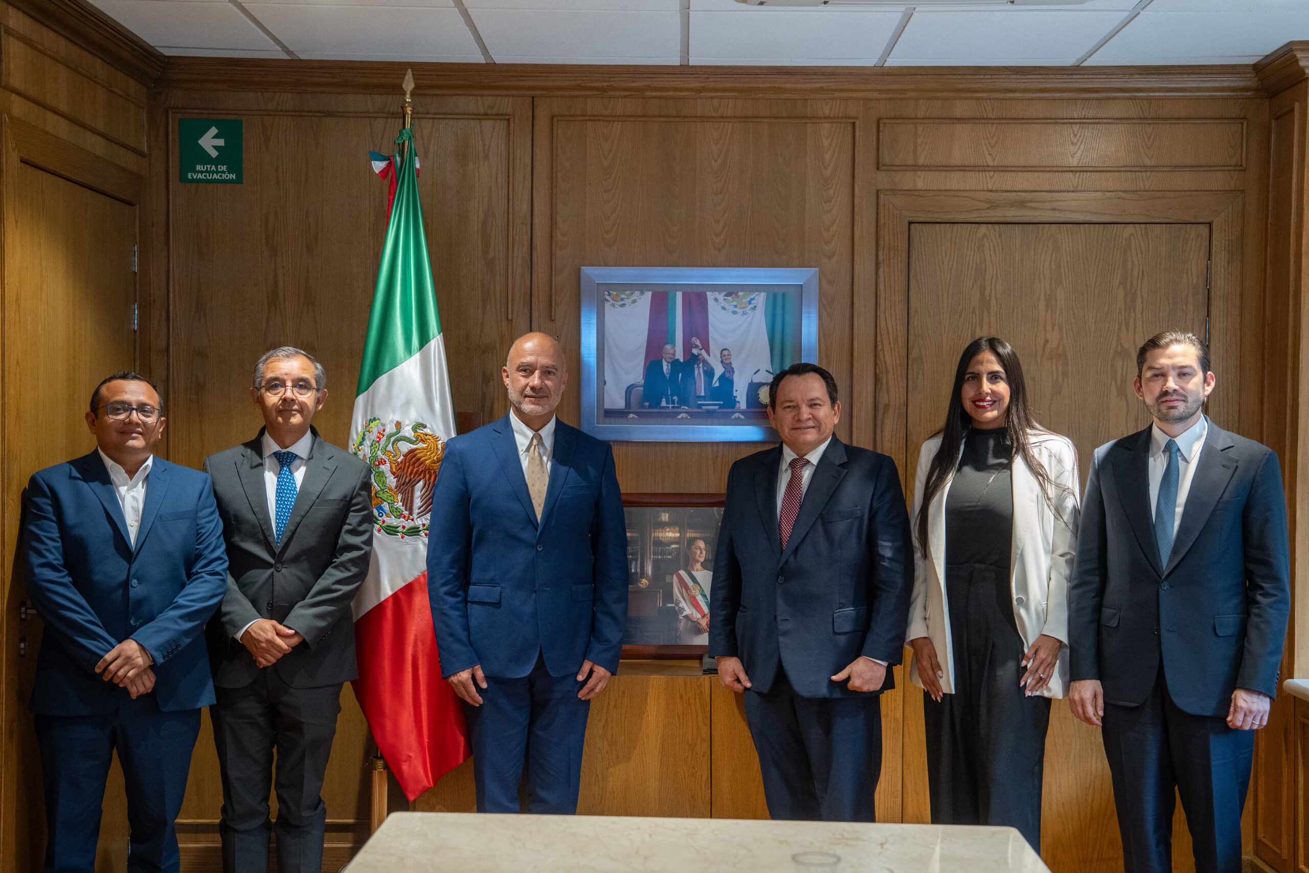 Yucatán y la SICT fortalecen la agenda de infraestructura estratégica y avanzan en las vialidades del Plan Bienestar Metropolitano Yucatán y la SICT fortalecen la agenda de infraestructura estratégica y avanzan en las vialidades del Plan Bienestar Metropolitano