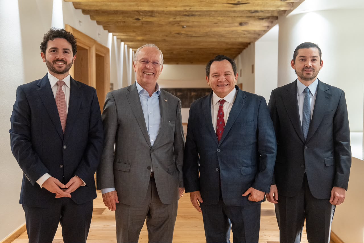 Gobernador Joaquín Díaz Mena presenta al CCE proyectos estratégicos del Renacimiento Maya para atraer inversión a Yucatán Gobernador Joaquín Díaz Mena presenta al CCE proyectos estratégicos del Renacimiento Maya para atraer inversión a Yucatán