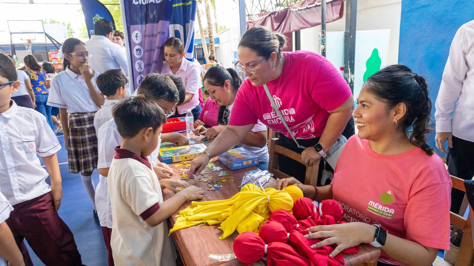 Feria de la Familia del DIF Municipal acerca actividades para protección de la infancia a escuelas de Mérida. Feria de la Familia del DIF Municipal acerca actividades para protección de la infancia a escuelas de Mérida.