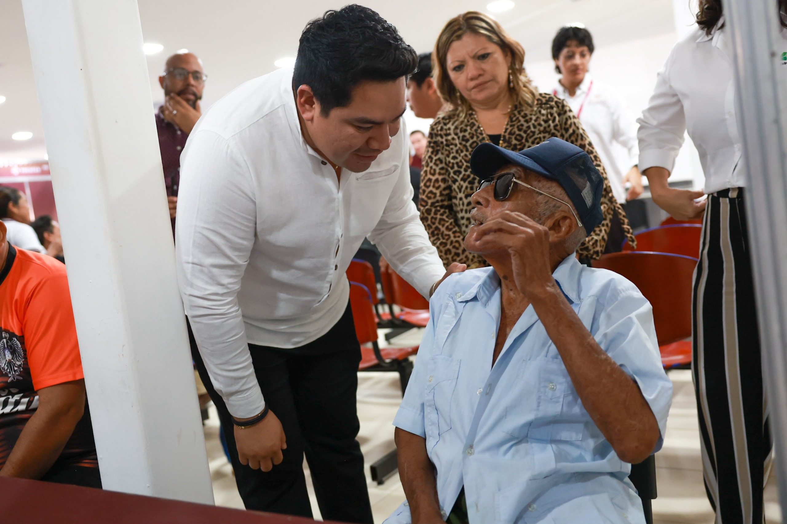 Renacimiento Maya acerca trámites estatales y federales a la comunidad universitaria de Maxcanú