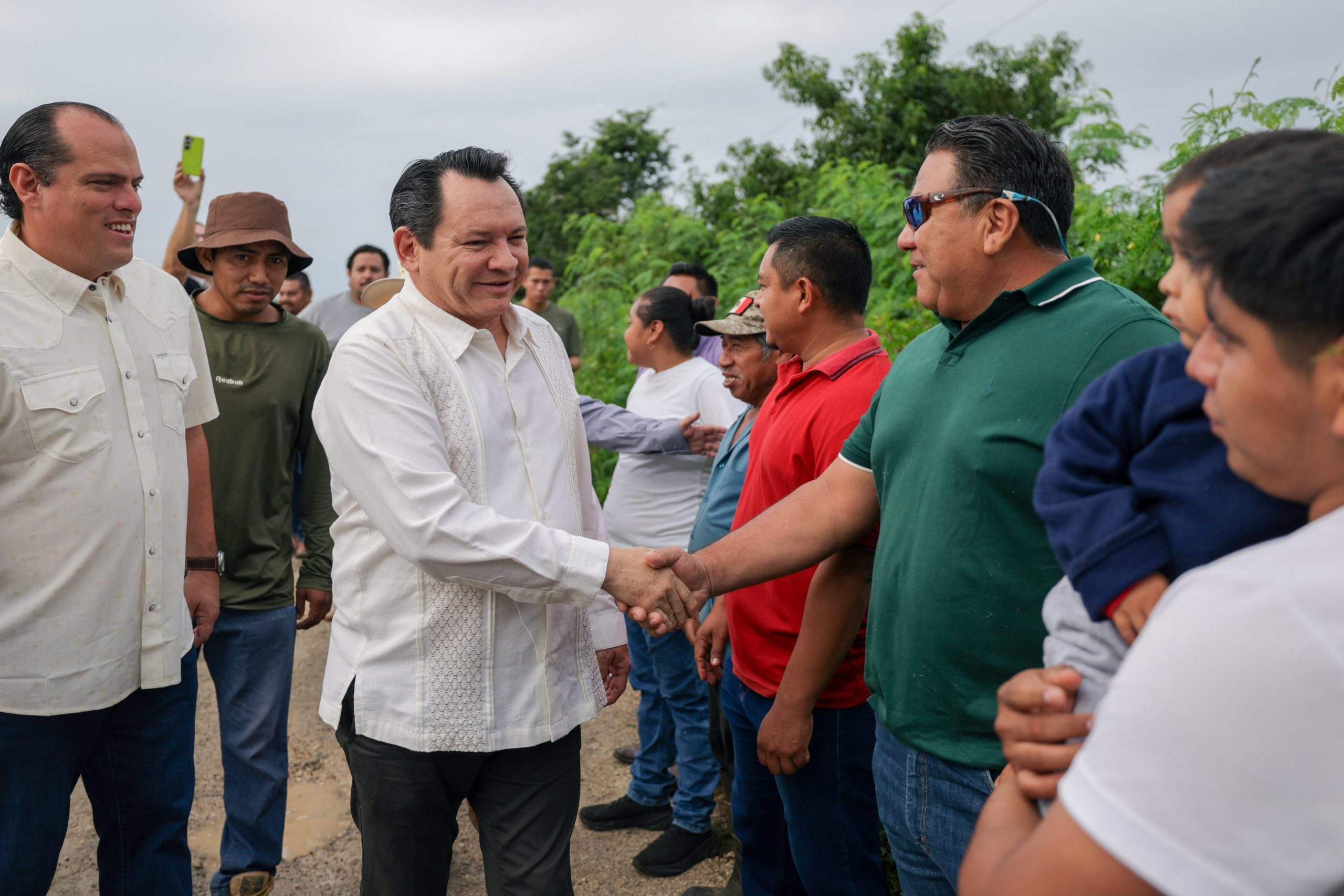 Llevaban 30 años pidiendo su camino; el Gobernador adelantó la obra casi tres semanas: arranca la reconstrucción Tixcancal–Chan Cenote–Trascorral, con 9 millones de pesos para 5,178 habitantes  