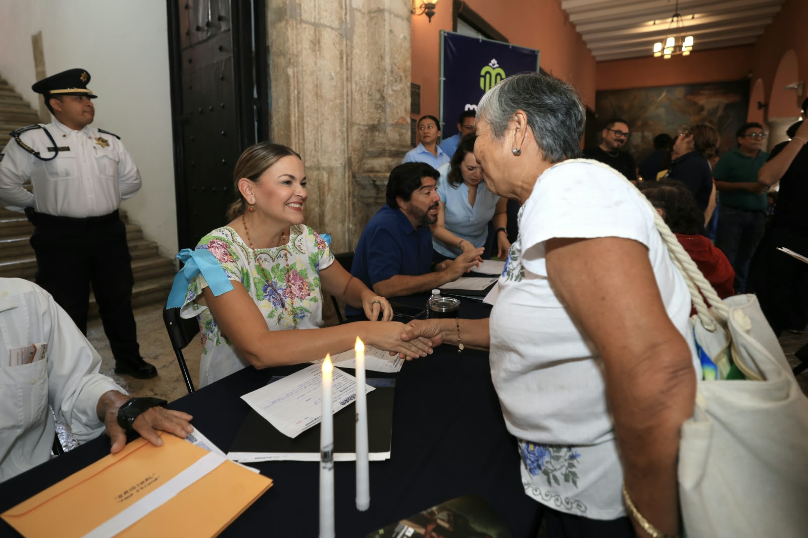 Atiende Cecilia Patrón a las mujeres emprendedoras en el Miércoles Ciudadano: “Este ayuntamiento tiene un apoyo para cada meridana”