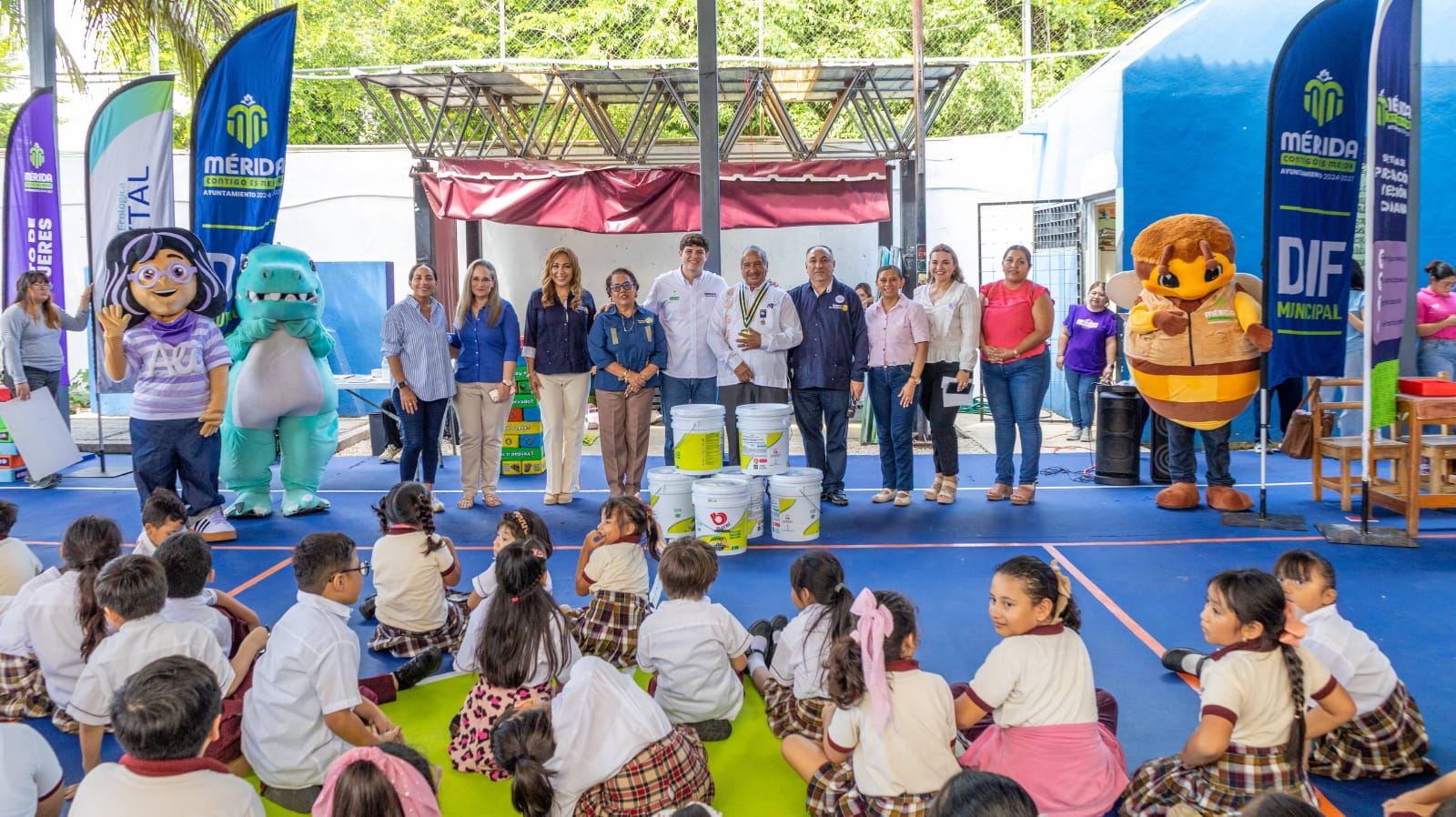 Feria de la Familia del DIF Municipal acerca actividades para protección de la infancia a escuelas de Mérida. Feria de la Familia del DIF Municipal acerca actividades para protección de la infancia a escuelas de Mérida.